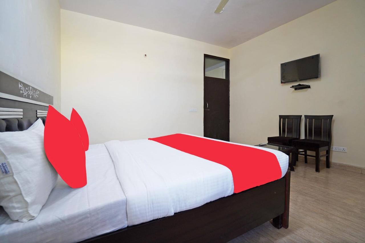 Oyo 46744 Hotel Yash New Delhi Eksteriør bilde