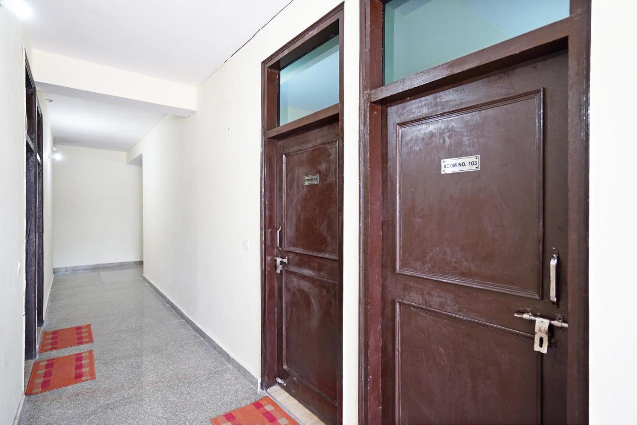 Oyo 46744 Hotel Yash New Delhi Eksteriør bilde